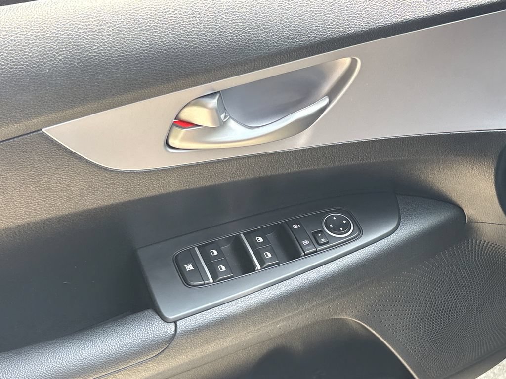 Used 2024 Kia Forte LXS FWD image 16