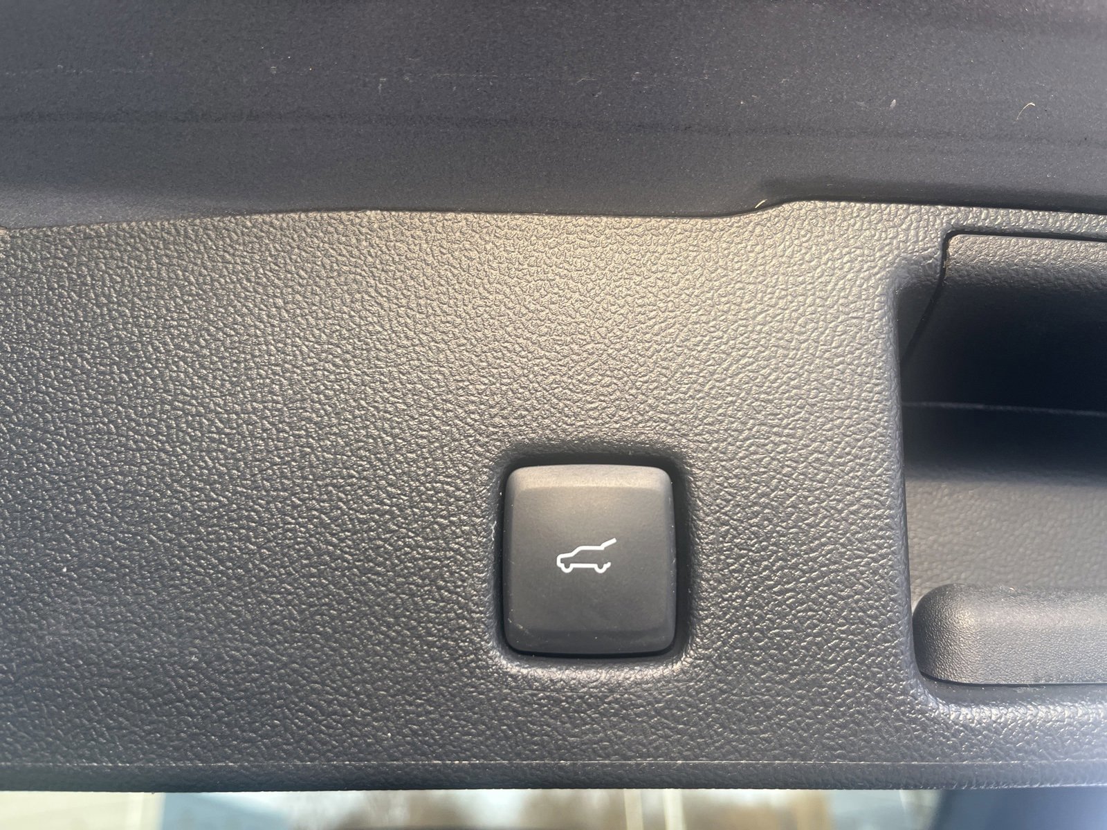 Certified 2022 Ford Escape Titanium w/ Class II Trailer Tow Package image 15