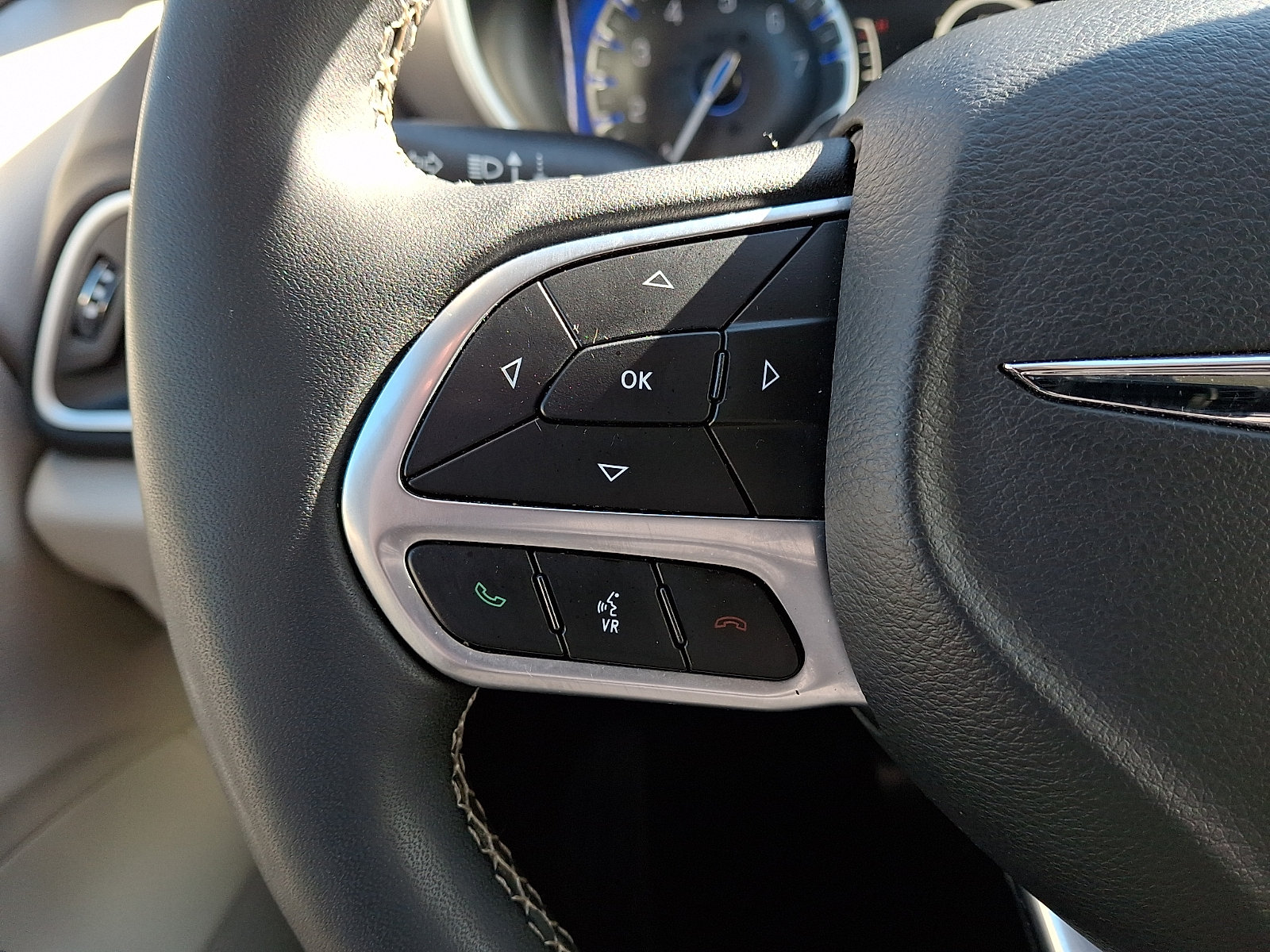 Used 2024 Chrysler Pacifica Touring-L FWD image 23