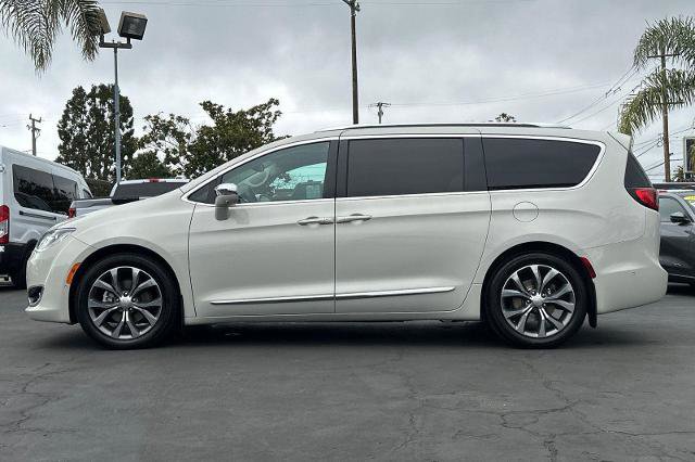 Used 2017 Chrysler Pacifica Limited image 2