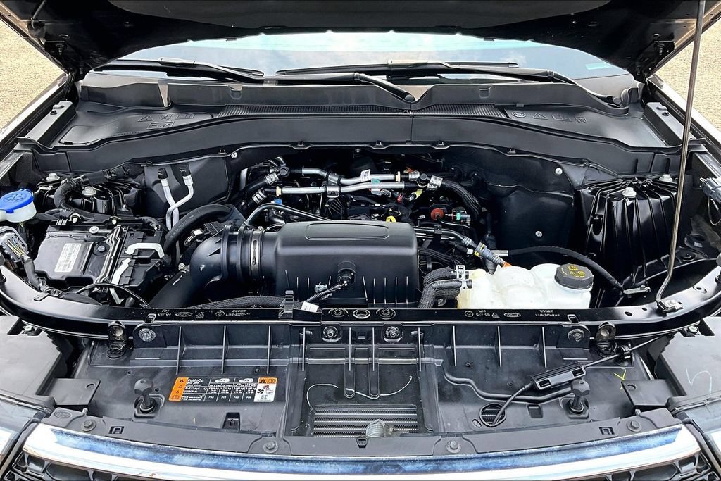 Certified 2024 Ford Explorer XLT w/ Equipment Group 202A AWD/4WD image 10