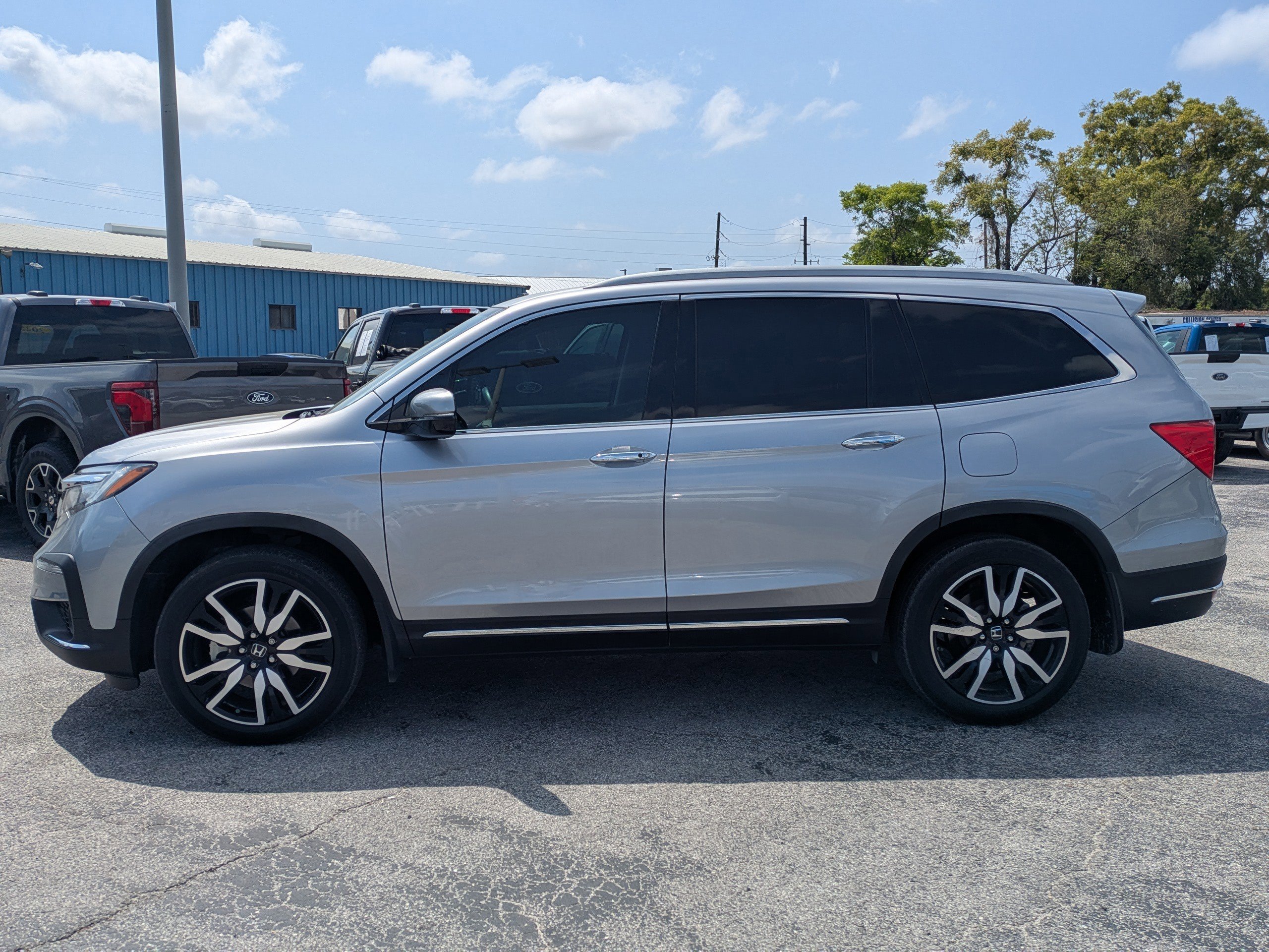 Used 2020 Honda Pilot Touring image 2