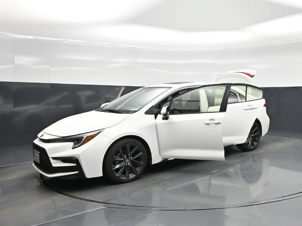Used 2025 Toyota Corolla SE w/ SE Premium Package FWD image 29