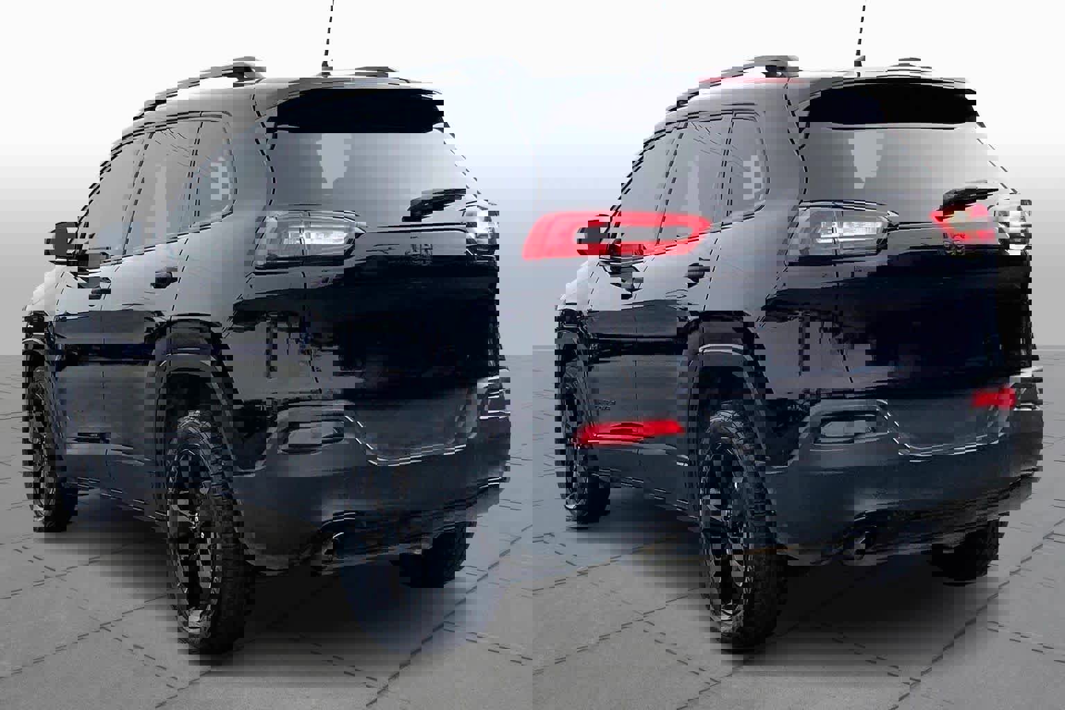 Used 2017 Jeep Cherokee Sport image 2