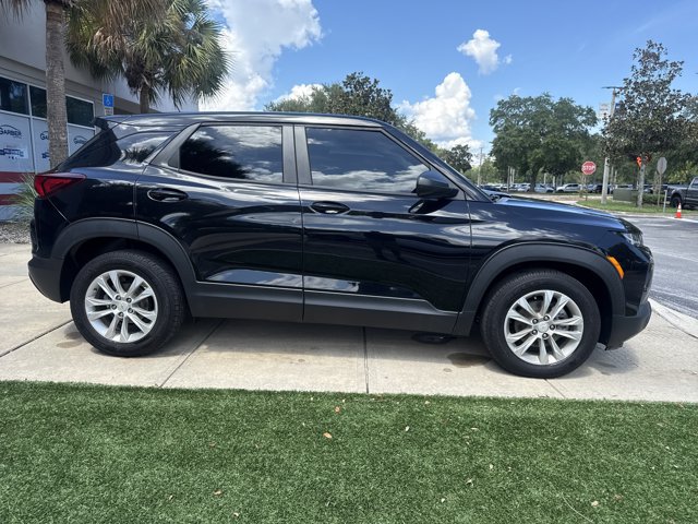 Used 2021 Chevrolet TrailBlazer LS FWD image 2