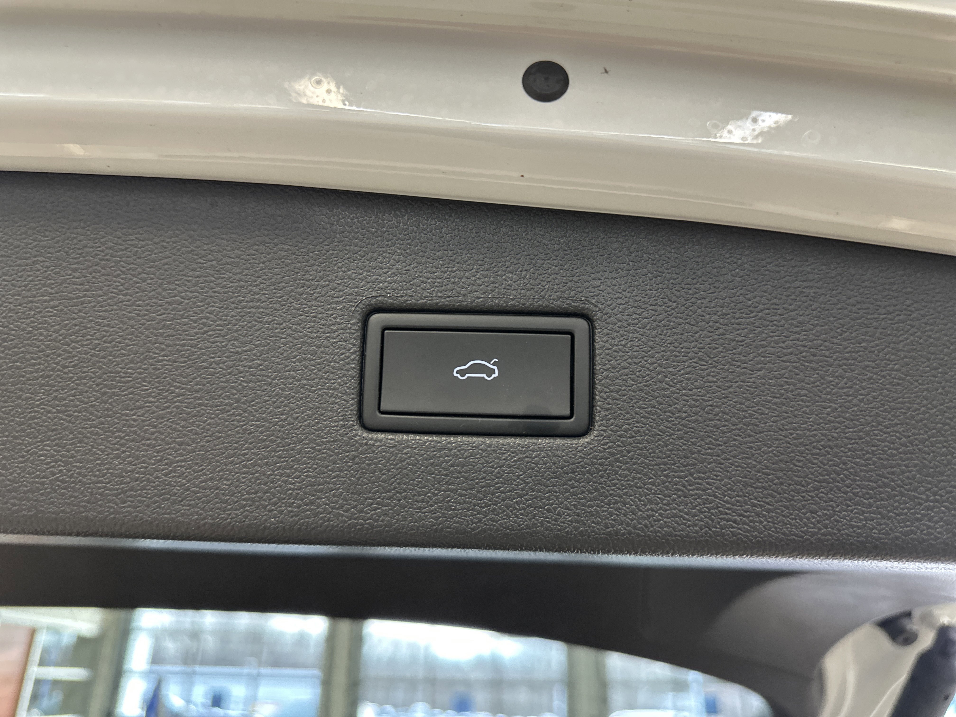 Used 2024 Volkswagen Tiguan SE R-Line image 30