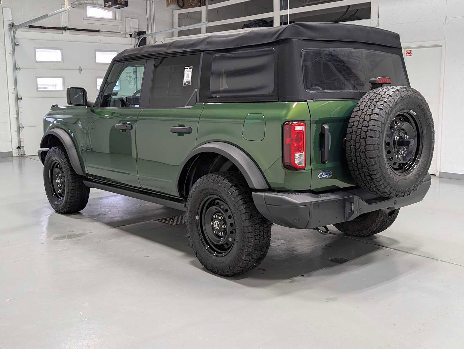 Certified 2023 Ford Bronco Black Diamond image 3