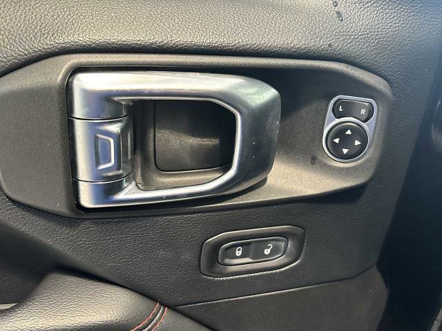 Used 2018 Jeep Wrangler Unlimited Rubicon w/ LED Lighting Group AWD/4WD image 21