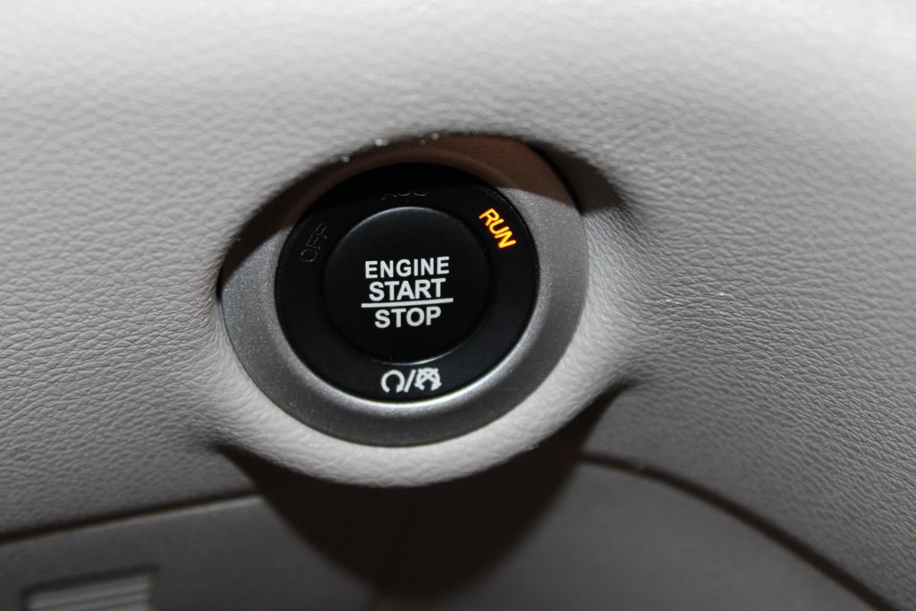 Used 2024 Chrysler Pacifica Touring-L FWD image 43