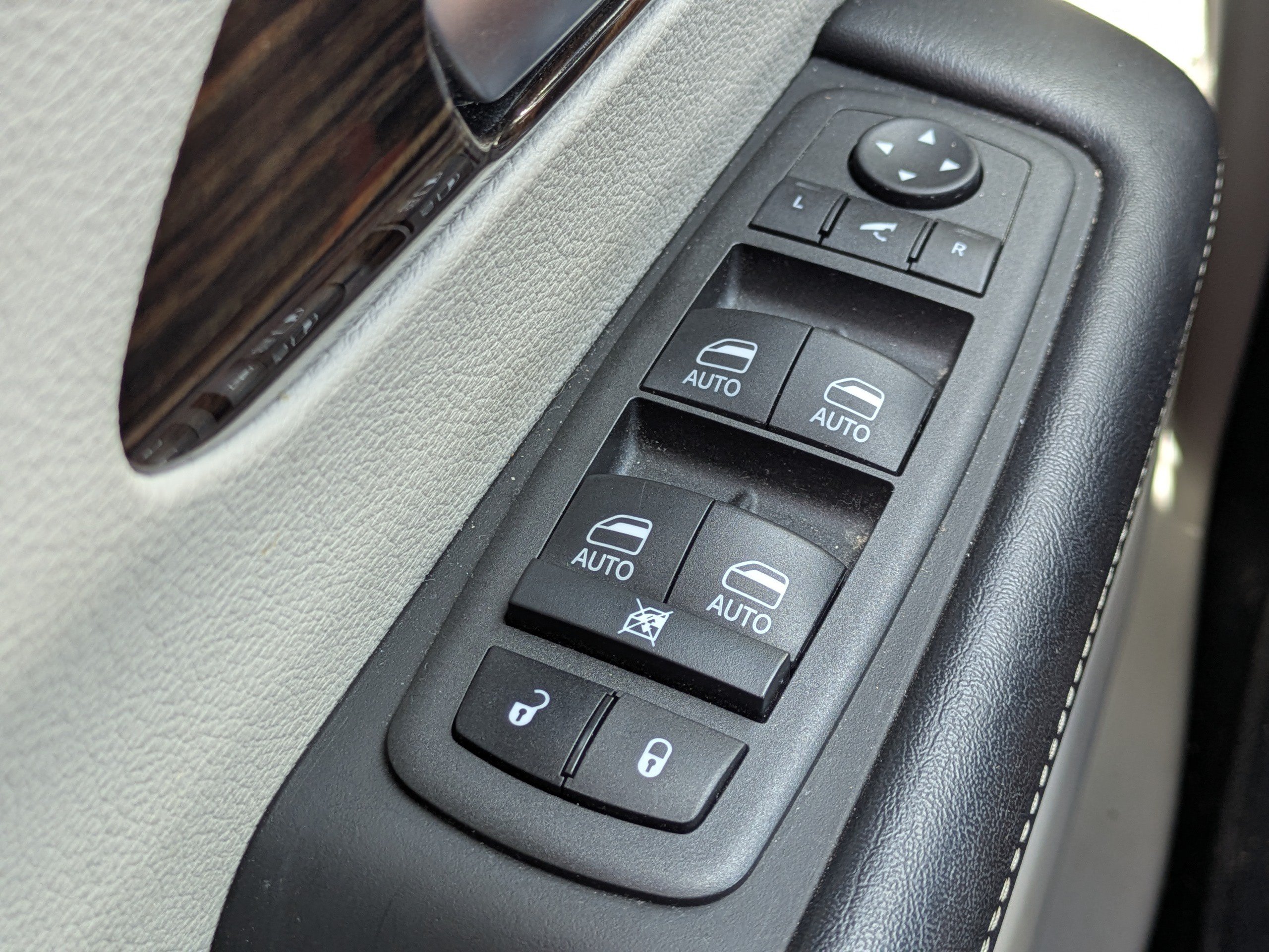 Used 2022 Chrysler Pacifica Limited FWD image 20