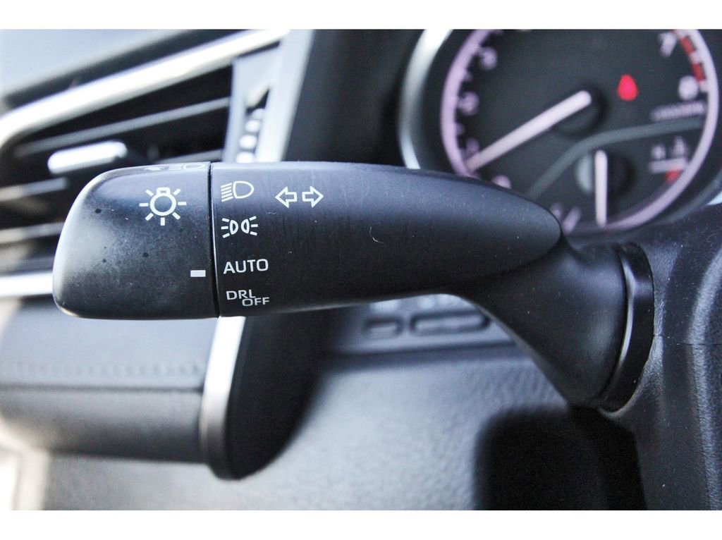 Used 2018 Toyota Camry L image 16