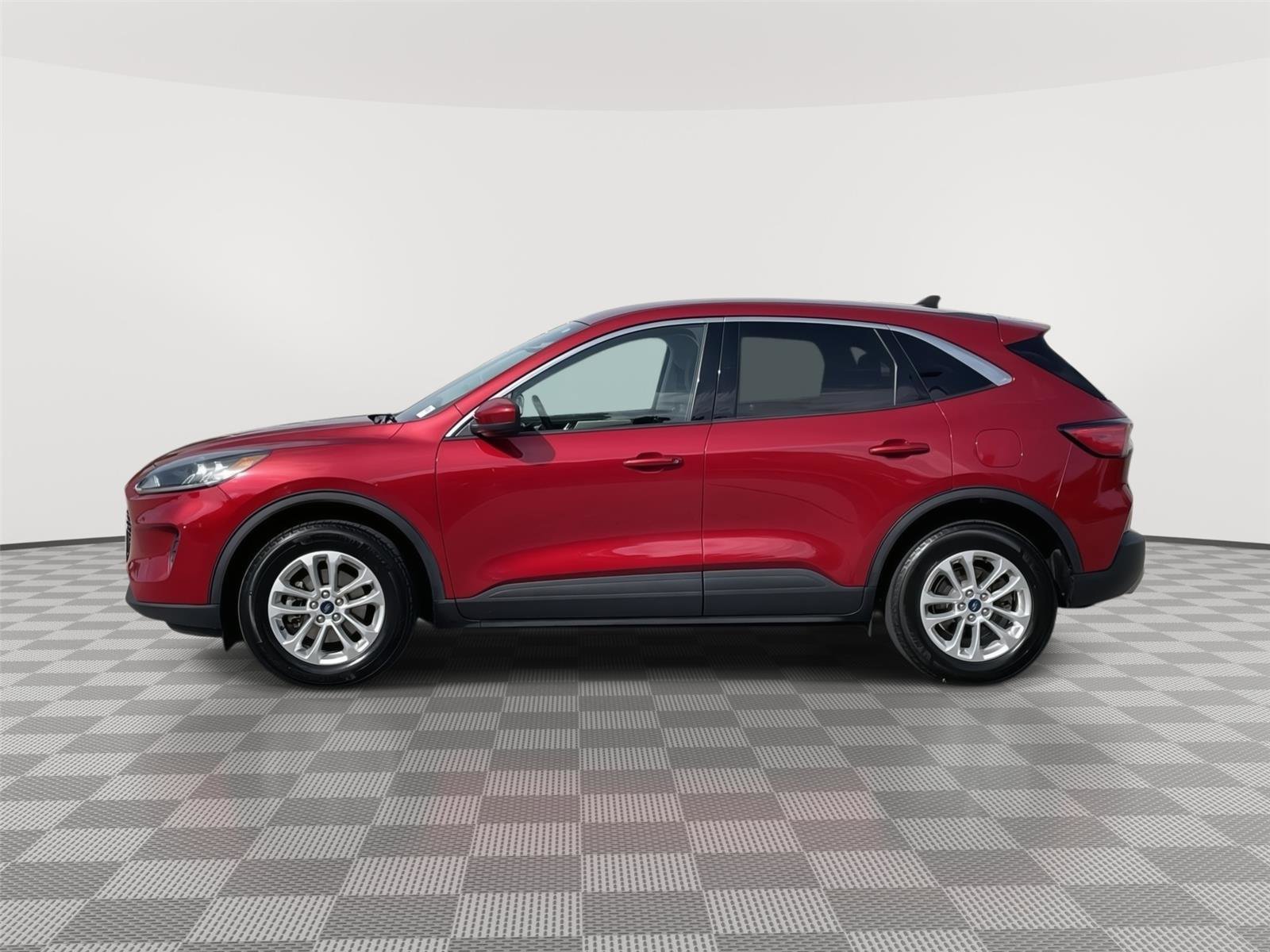 Certified 2021 Ford Escape SE w/ Cold Weather Package AWD/4WD image 2