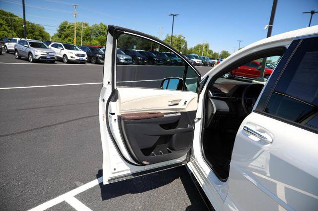 Used 2021 Toyota Sienna Platinum FWD image 16