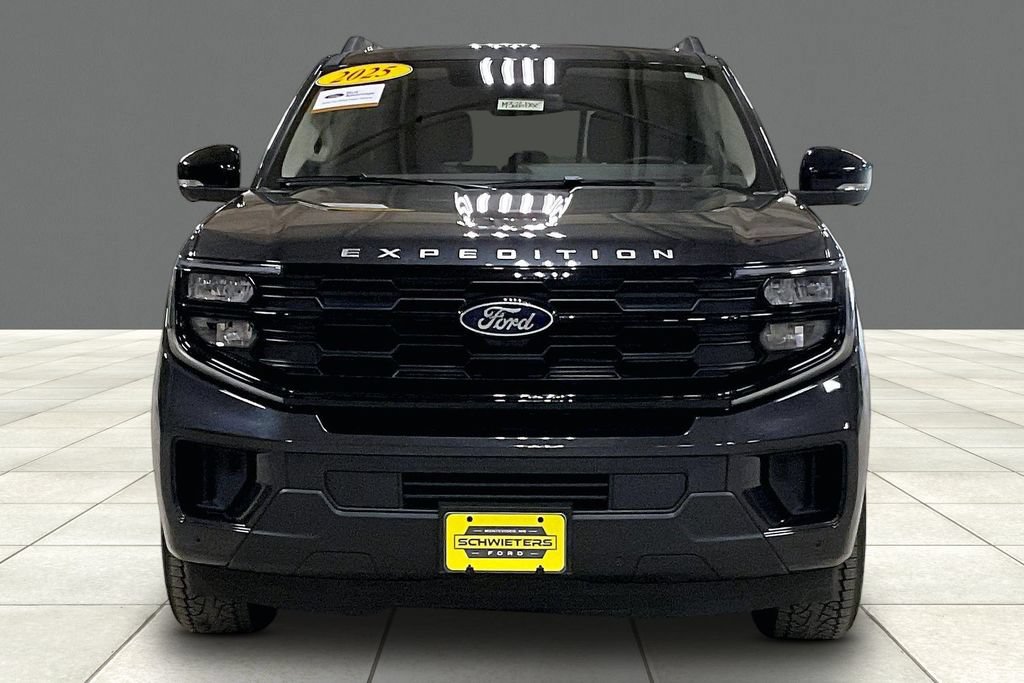Certified 2025 Ford Expedition Active AWD/4WD image 3