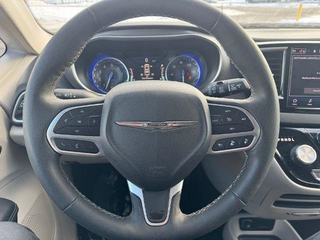 Used 2024 Chrysler Pacifica Touring-L FWD image 20