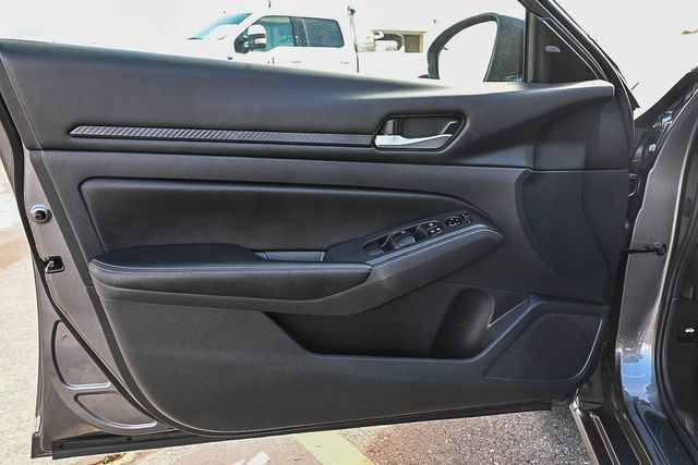 Used 2025 Nissan Altima 2.5 SV FWD image 23