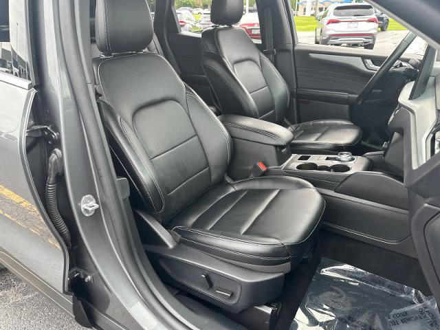 Certified 2025 Ford Escape Platinum AWD/4WD image 34