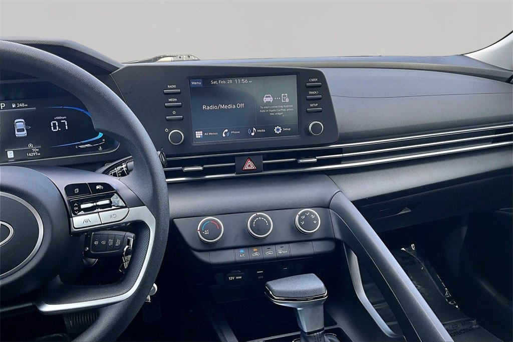 Used 2025 Hyundai Elantra SE w/ Cargo Package image 6