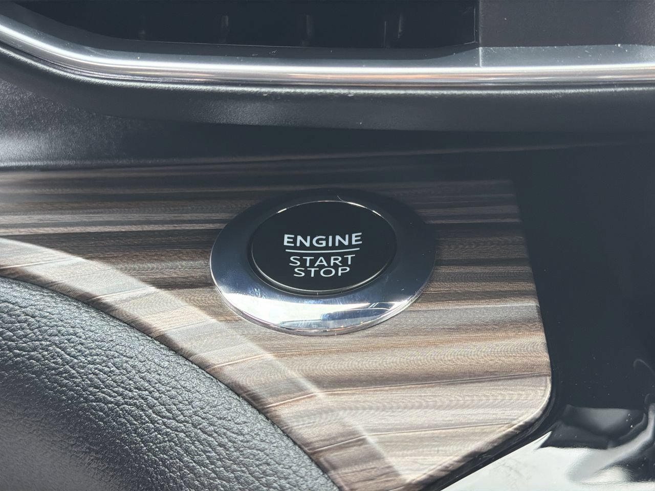 Certified 2023 Ford Explorer Limited w/ Limited Technology Package RWD image 34