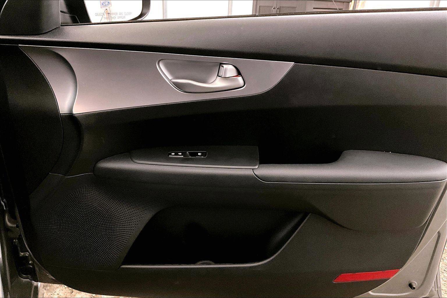 Used 2023 Kia Forte LXS w/ LXS Technology Package image 23