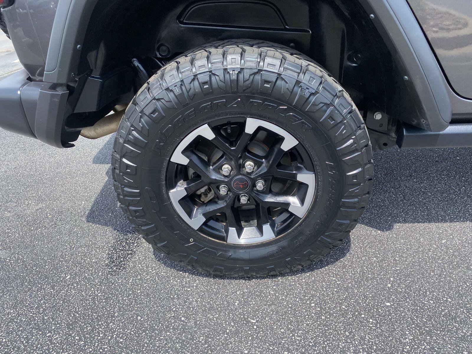 Used 2025 Jeep Wrangler Unlimited Rubicon AWD/4WD image 9