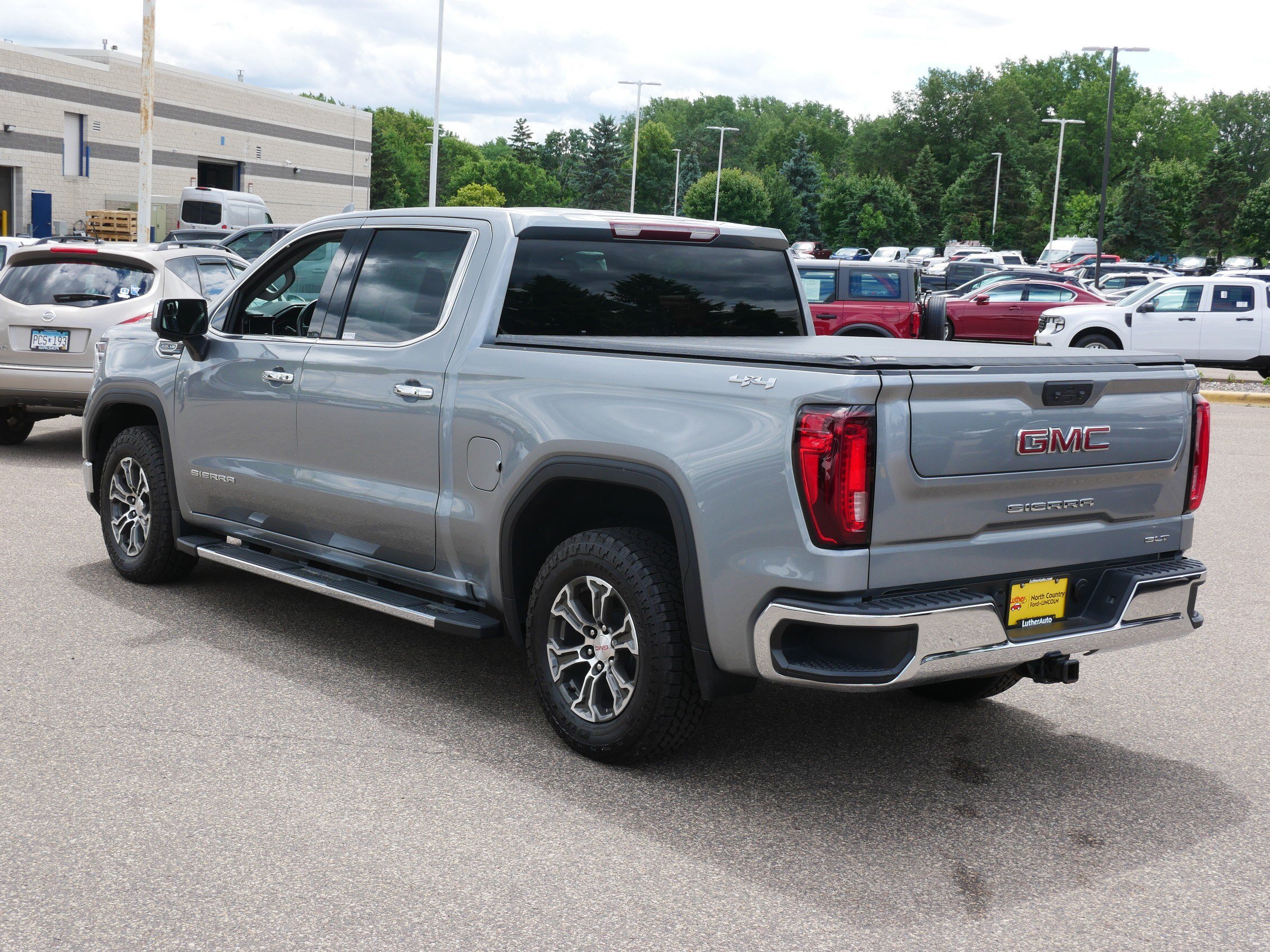 Used 2024 GMC Sierra 1500 SLT AWD/4WD image 5