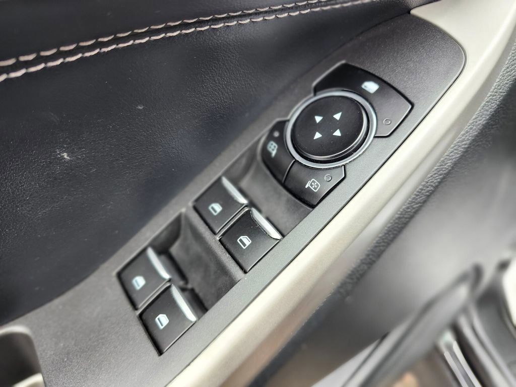 Certified 2022 Ford Explorer XLT w/ Equipment Group 202A image 19