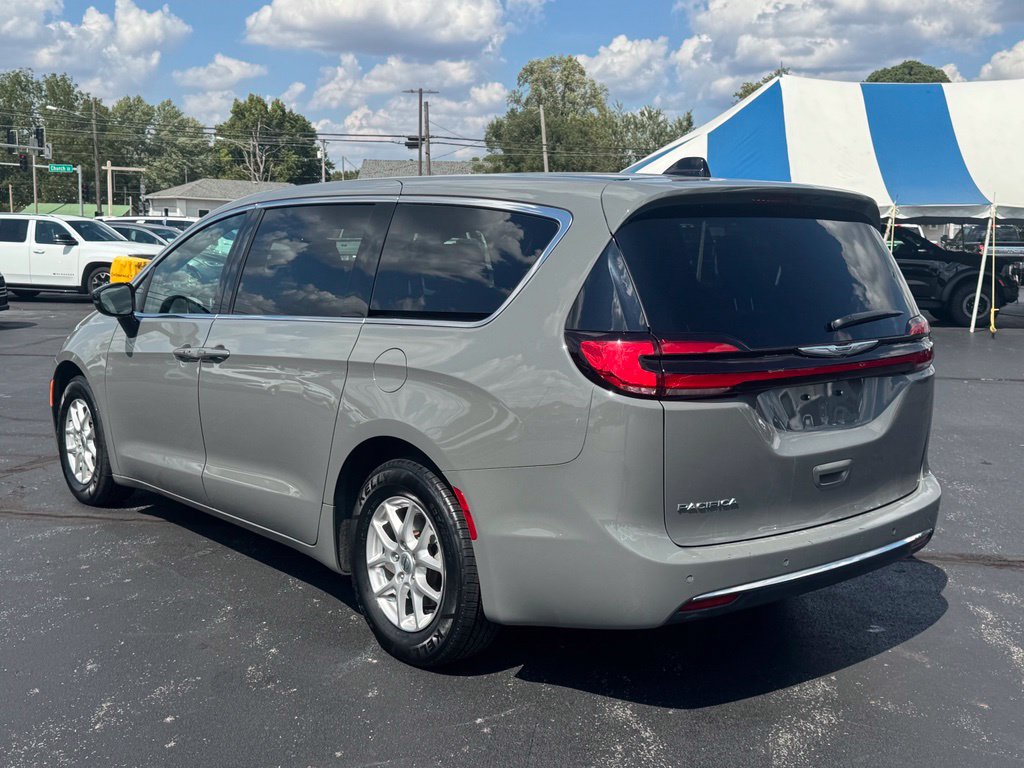 Used 2025 Chrysler Pacifica Select FWD image 27