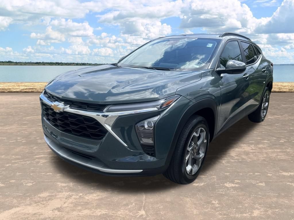 Used 2025 Chevrolet Trax LT FWD image 5