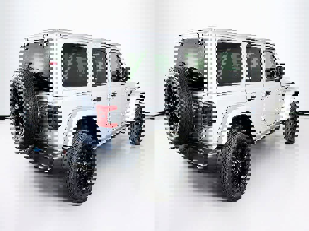 Used 2024 Jeep Wrangler Sahara image 5