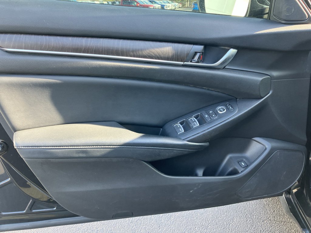 Used 2018 Honda Accord EX image 16