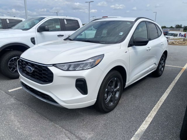 Certified 2024 Ford Escape ST-Line w/ Tech Pack #1 AWD/4WD image 3
