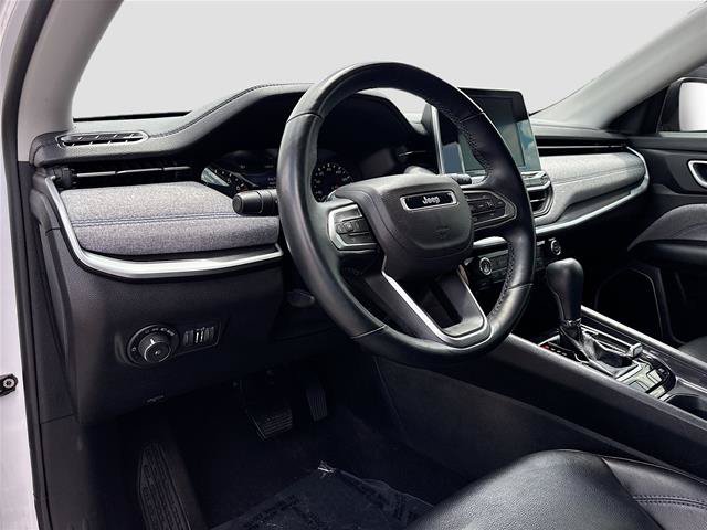 Used 2022 Jeep Compass Latitude w/ Sun and Sound Group AWD/4WD image 10