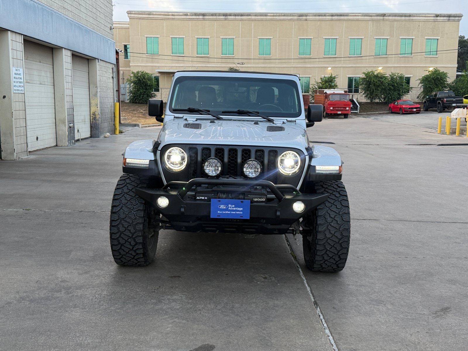 Used 2022 Jeep Gladiator Rubicon w/ LED Lighting Group AWD/4WD image 2