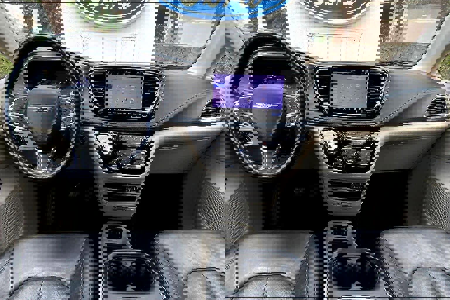 Used 2021 Chrysler Pacifica Touring-L image 12