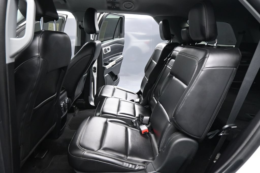Certified 2021 Ford Explorer XLT w/ Equipment Group 202A RWD image 18