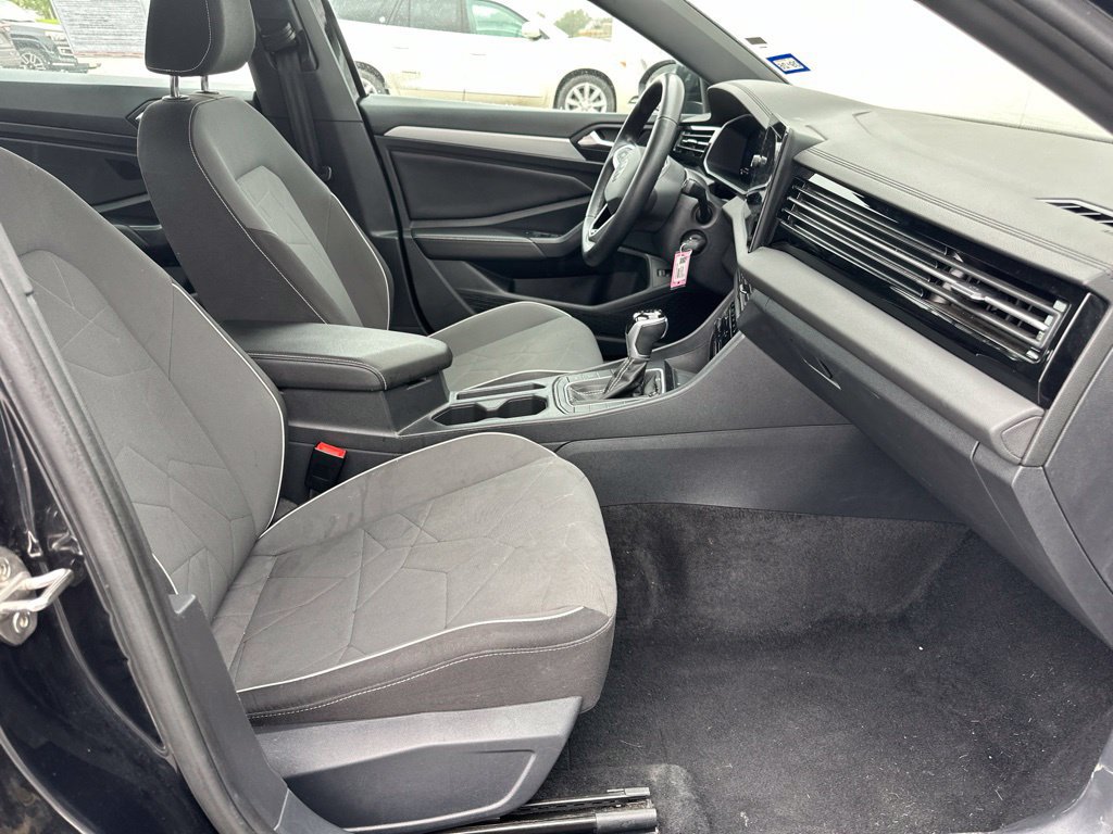 Used 2025 Volkswagen Jetta Sport FWD image 29