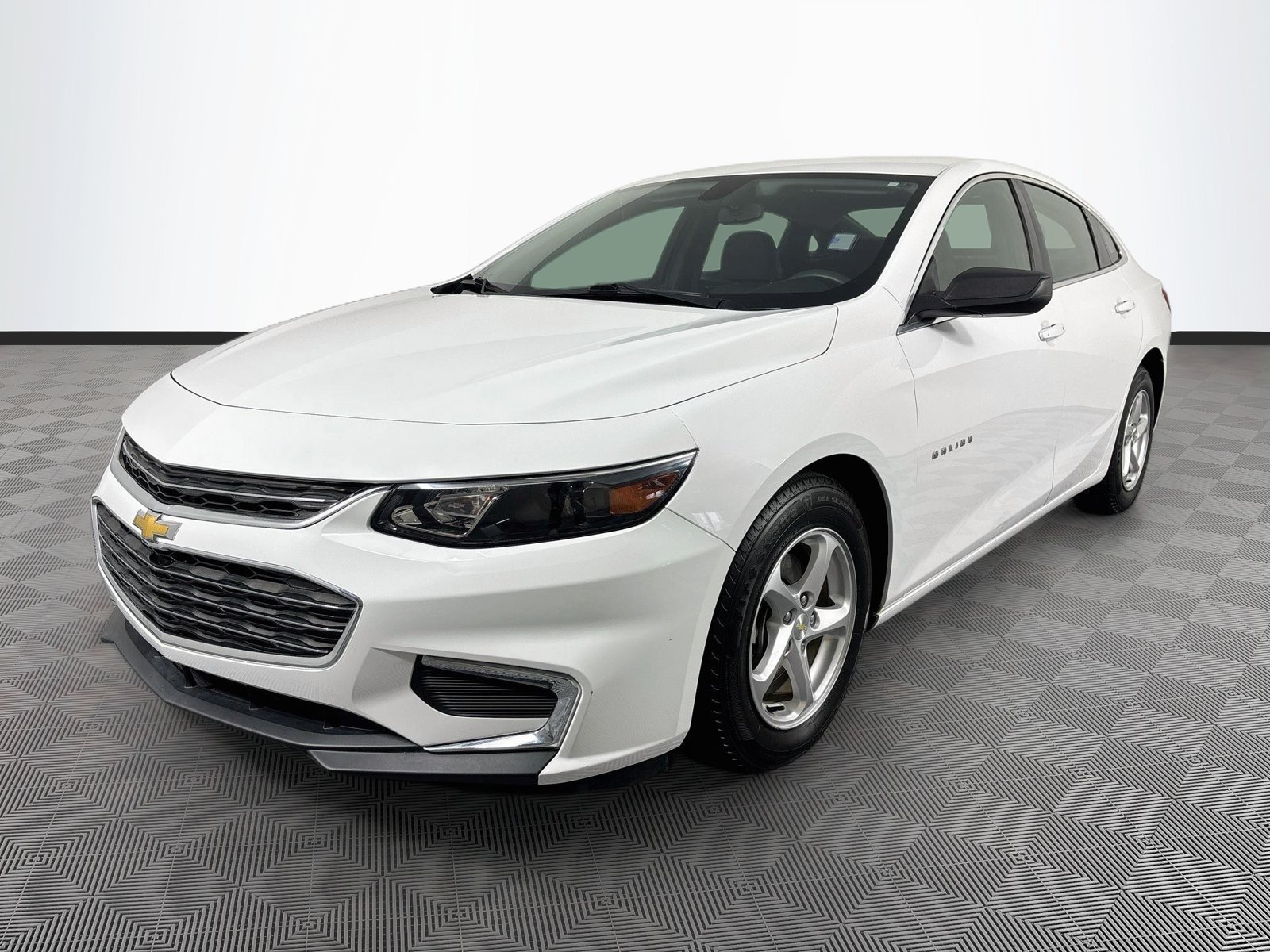 Used 2018 Chevrolet Malibu LS FWD image 3