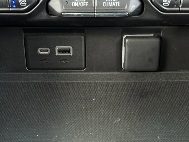 Used 2023 GMC Yukon XL AT4 w/ AT4 Premium Package AWD/4WD image 20