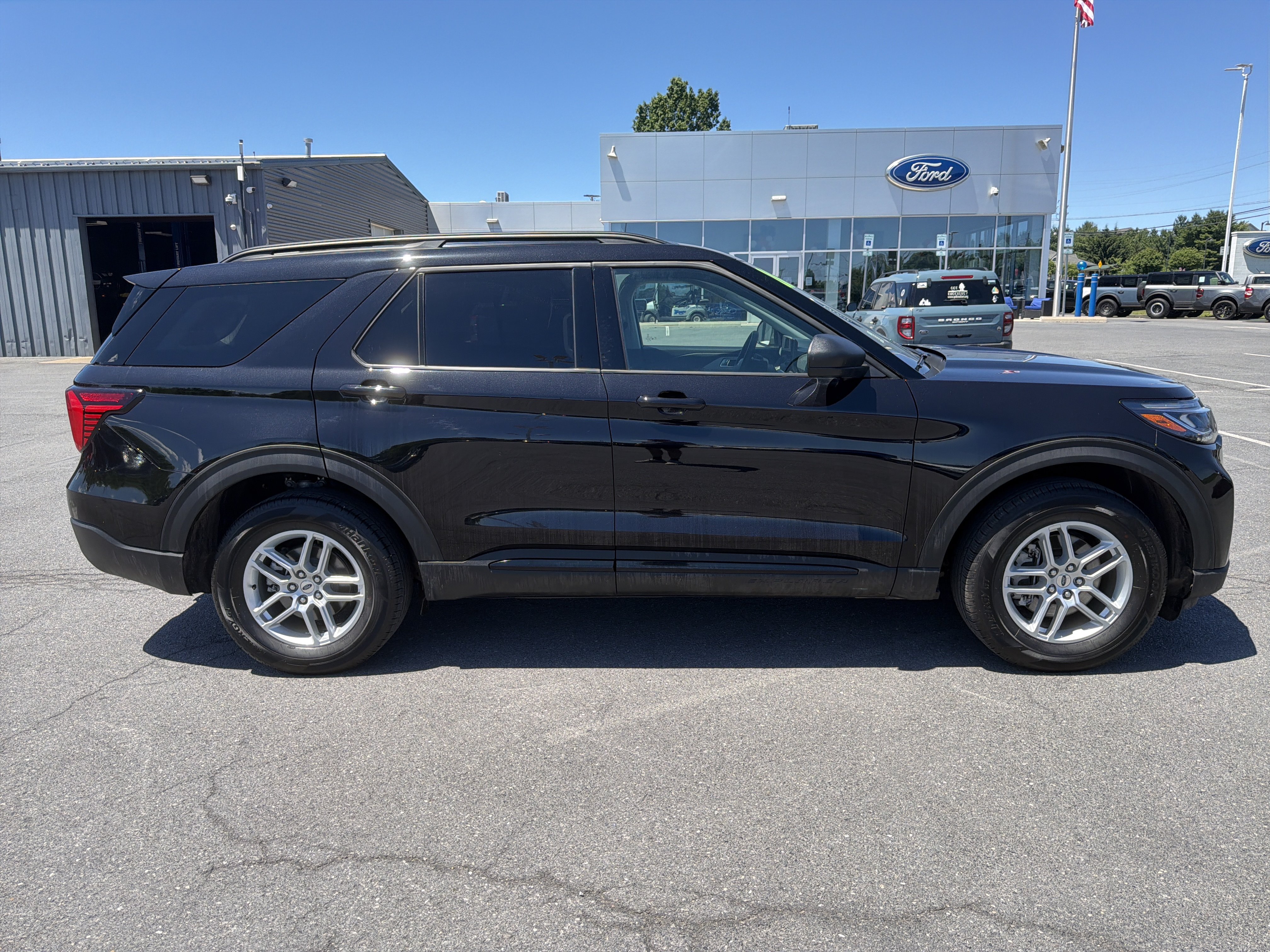 Certified 2026 Ford Explorer Active AWD/4WD video 2