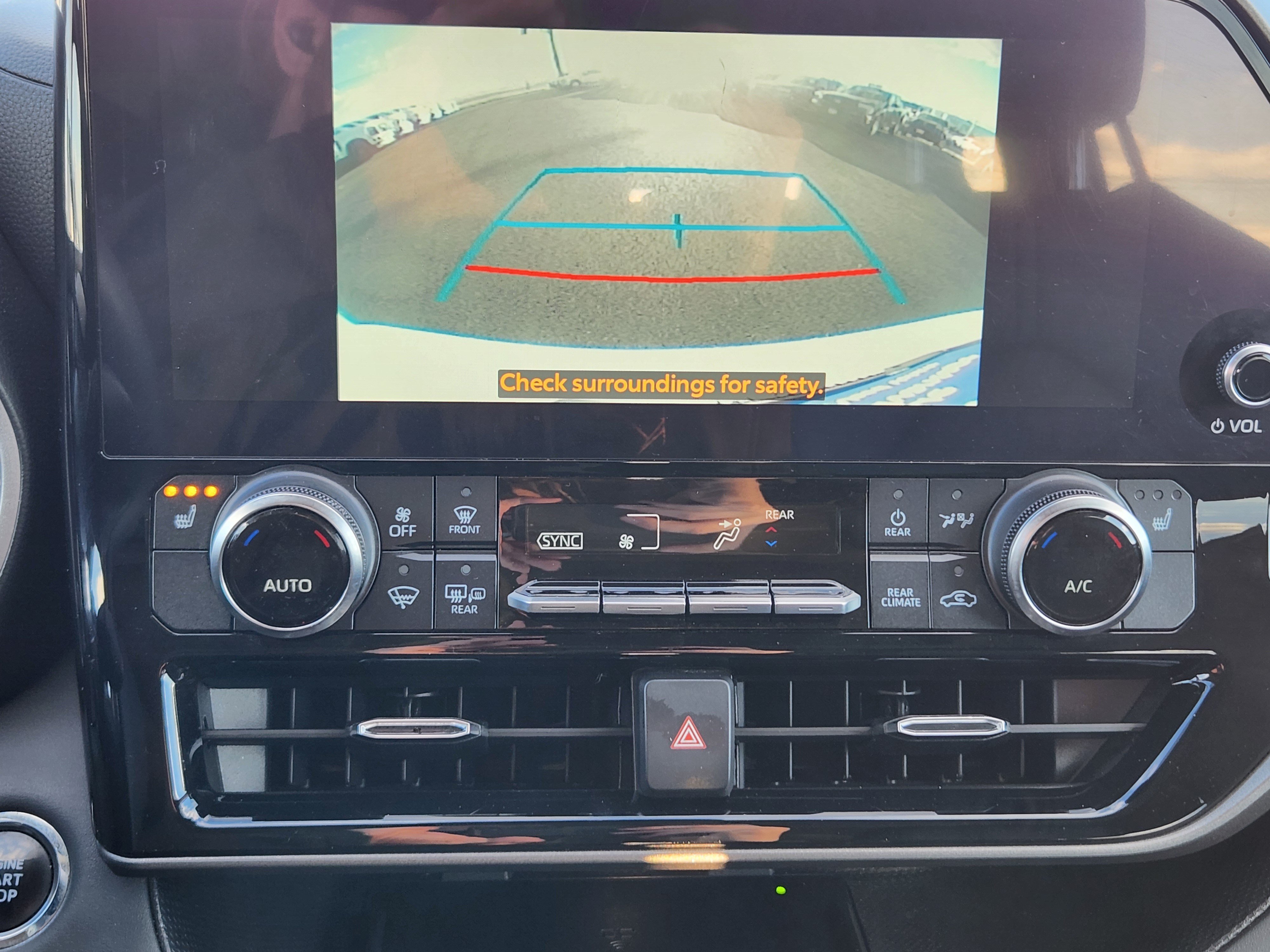 Used 2023 Toyota Highlander XLE AWD/4WD image 15
