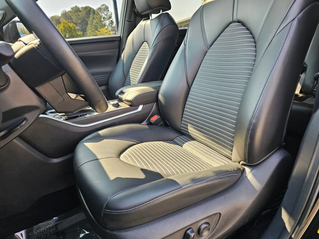 Used 2022 Toyota Highlander XSE AWD/4WD image 22