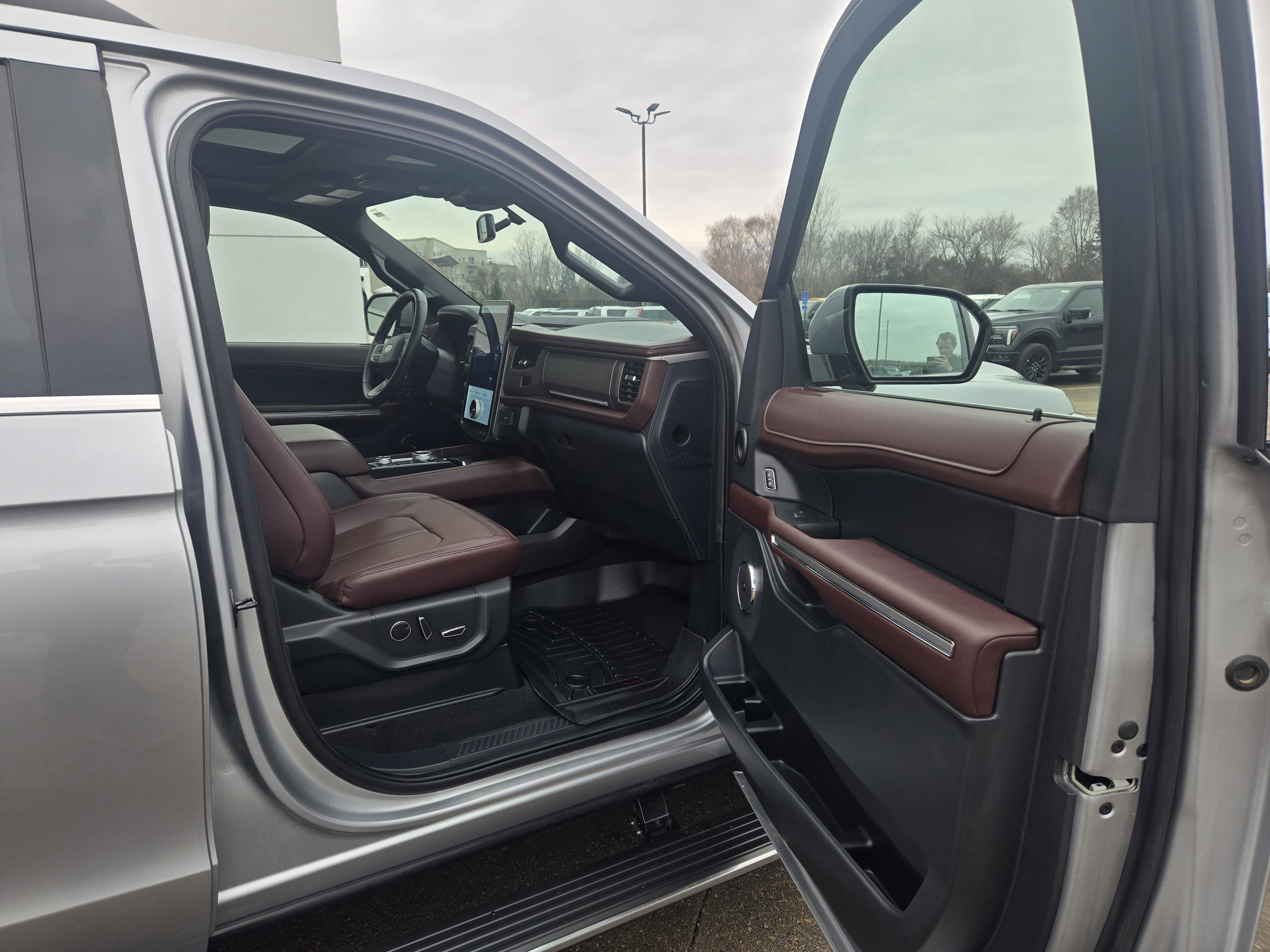 Certified 2024 Ford Expedition Limited image 19