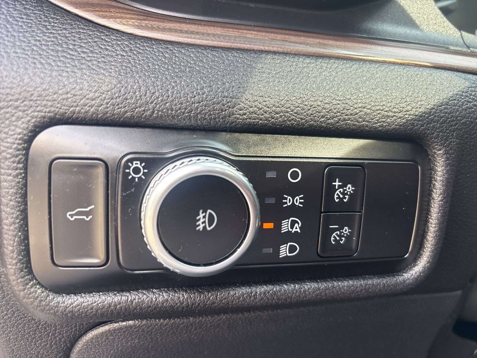 Certified 2023 Ford Explorer Limited w/ Limited Technology Package AWD/4WD image 17