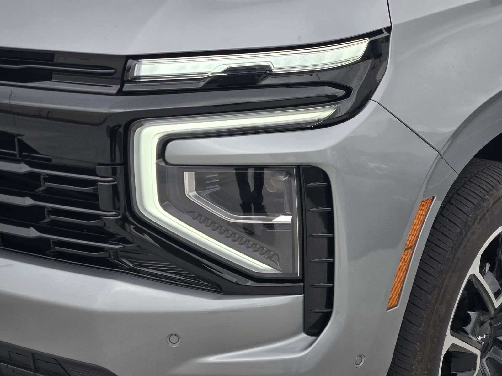 Used 2025 Chevrolet Suburban RST w/ Comfort Package image 9