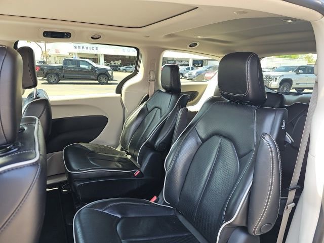 Used 2023 Chrysler Pacifica Limited image 5