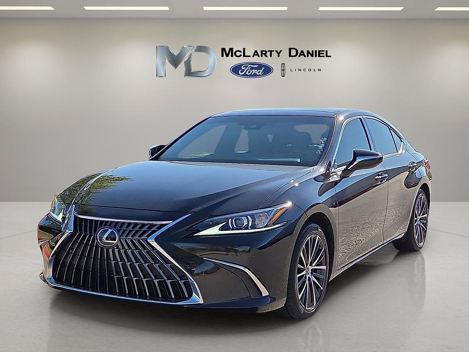 Used 2023 Lexus ES 350 w/ Premium Package image 2