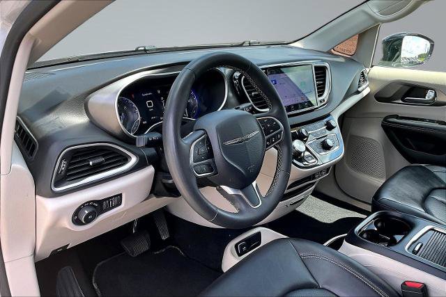 Used 2024 Chrysler Pacifica Touring-L FWD image 14
