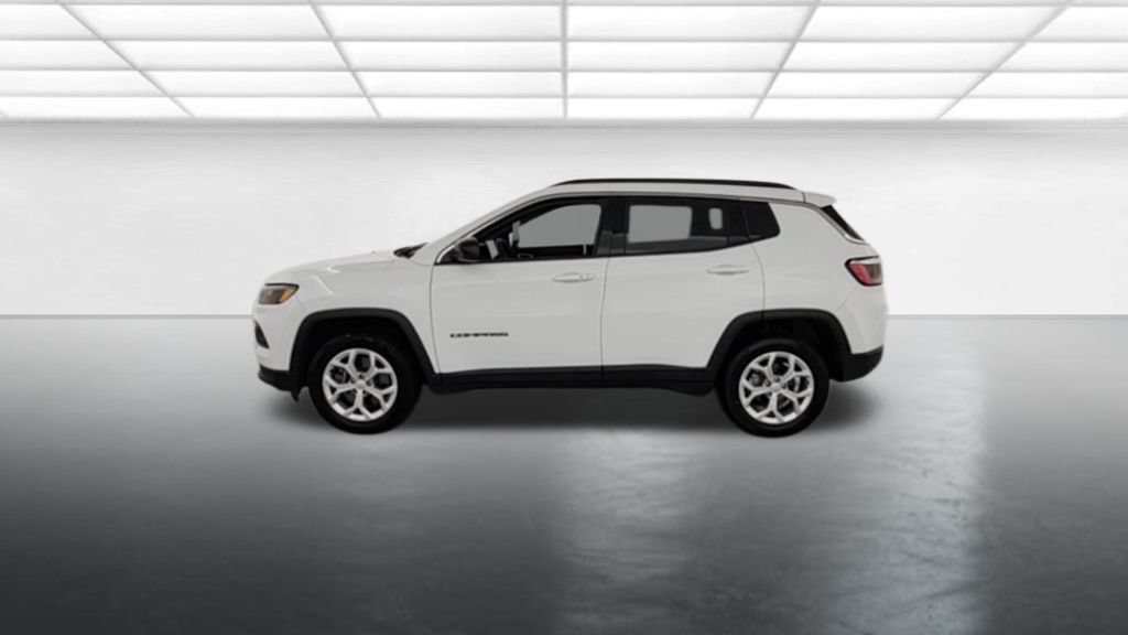 Used 2024 Jeep Compass Latitude AWD/4WD image 5