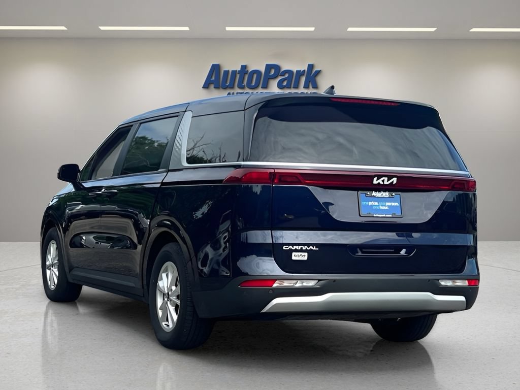 Used 2024 Kia Carnival LX FWD image 5